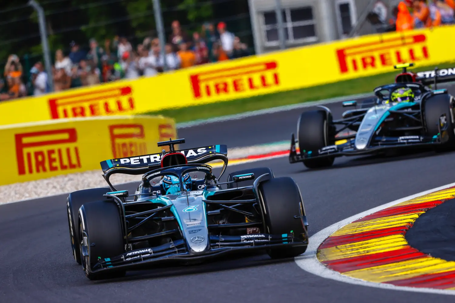 George Russell i Lewis Hamilton - Mercedes-AMG Petronas Formula One Team / © Mercedes-AMG Petronas Formula One Team / LAT Images